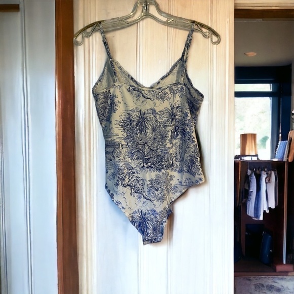 H&M Blue and White Jungle Print V Neck Cotton Bodysuit with snap closure. Small - Picture 3 of 8